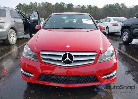 2013 Mercedes-Benz C 250 Sport z USA, uszkodzony, nr VIN WDDGF4HB5DR252327
